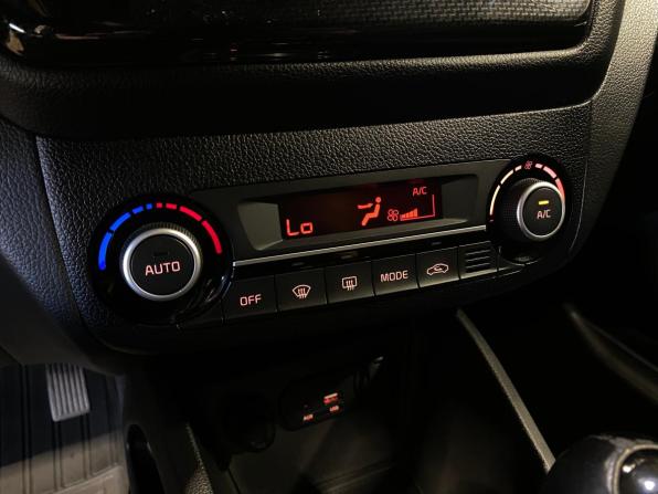 Kia Rio III Рестайлинг с пробегом 2015 года, цена 1 140 000 рублей, 137911 км, хэтчбек, Автокод Объявления