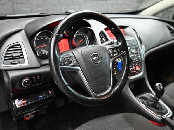 Opel Astra J Рестайлинг с пробегом 2013 года, цена 990 000 рублей, 169807 км, хэтчбек, Автокод Объявления