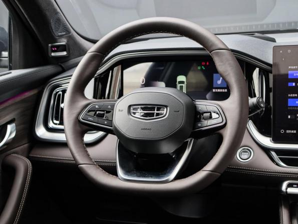 Geely Monjaro I с пробегом 2025 года, цена 4 100 000 рублей, 3000 км, внедорожник, Автокод Объявления
