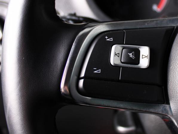 Volkswagen Polo V Рестайлинг с пробегом 2019 года, цена 1 369 000 рублей, 124900 км, седан, Автокод Объявления