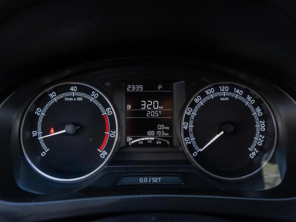 Skoda Rapid I Рестайлинг с пробегом 2018 года, цена 1 040 000 рублей, 188193 км, лифтбек, Автокод Объявления