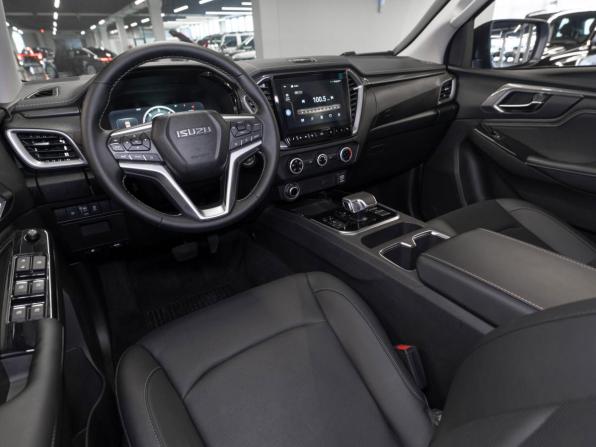 Isuzu D-Max III с пробегом 2025 года, цена 4 900 000 рублей, 30 км, пикап, Автокод Объявления