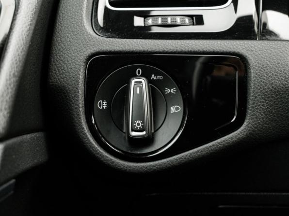 Volkswagen Golf R VII с пробегом 2015 года, цена 2 250 000 рублей, 105267 км, хэтчбек, Автокод Объявления