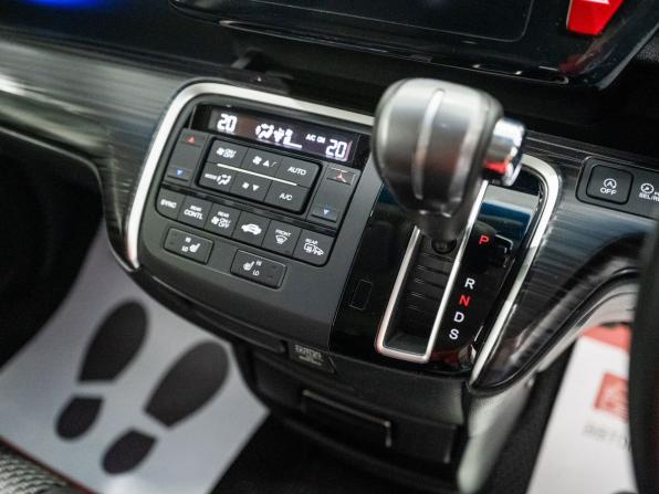 Honda Stepwgn V с пробегом 2015 года, цена 1 650 000 рублей, 136756 км, минивэн, Автокод Объявления