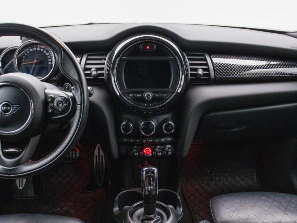 Mini Hatch III (F55/F56) Рестайлинг с пробегом 2019 года, цена 2 700 000 рублей, 64483 км, хэтчбек, Автокод Объявления