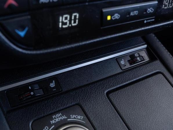 Lexus ES VI Рестайлинг с пробегом 2015 года, цена 2 289 000 рублей, 180265 км, седан, Автокод Объявления