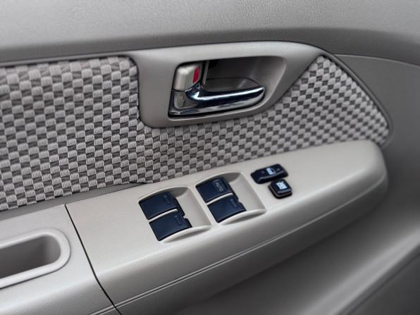 Toyota Fortuner I с пробегом 2006 года, цена 1 590 000 рублей, 304134 км, внедорожник, Автокод Объявления