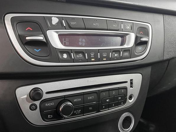 Renault Fluence I Рестайлинг с пробегом 2013 года, цена 771 200 рублей, 157939 км, седан, Автокод Объявления