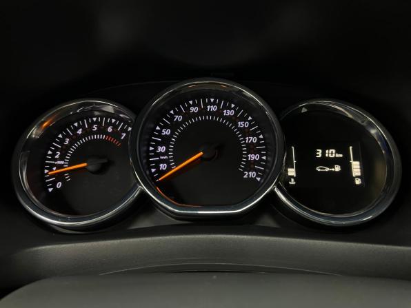 Renault Logan II Рестайлинг с пробегом 2019 года, цена 1 000 000 рублей, 93000 км, седан, Автокод Объявления