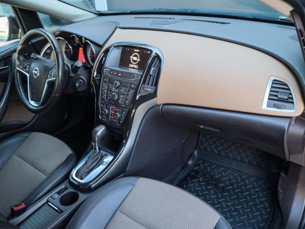 Opel Astra J Рестайлинг с пробегом 2014 года, цена 1 200 000 рублей, 80676 км, хэтчбек, Автокод Объявления