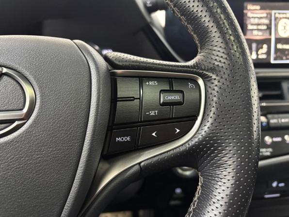 Lexus ES VII Рестайлинг с пробегом 2022 года, цена 5 145 000 рублей, 40184 км, седан, Автокод Объявления