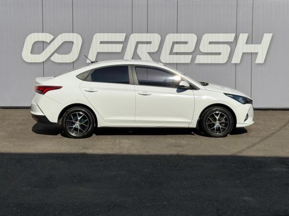Hyundai Solaris II Рестайлинг с пробегом 2021 года, цена 1 599 000 рублей, 122556 км, седан, Автокод Объявления