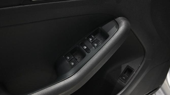 Volkswagen Jetta VI с пробегом 2014 года, цена 935 000 рублей, 220995 км, седан, Автокод Объявления