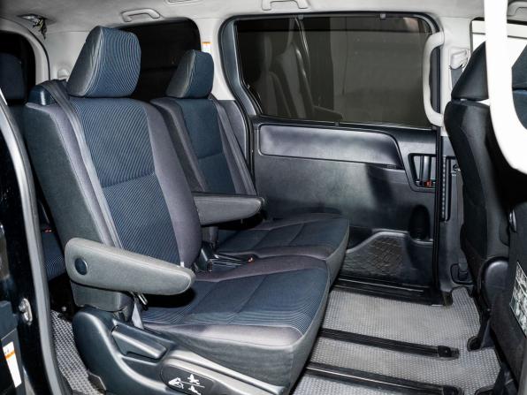 Toyota Voxy III (R80) с пробегом 2015 года, цена 1 585 000 рублей, 171000 км, минивэн, Автокод Объявления