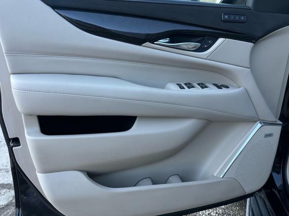 Cadillac Escalade IV с пробегом 2017 года, цена 4 830 000 рублей, 159800 км, внедорожник, Автокод Объявления