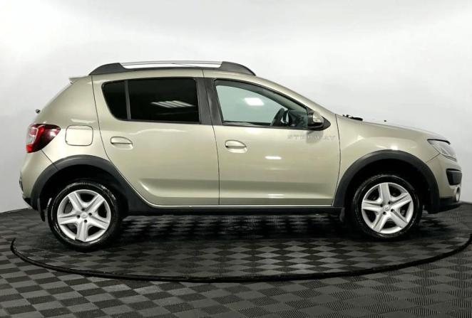 Renault Sandero II с пробегом 2018 года, цена 925 000 рублей, 165716 км, хэтчбек, Автокод Объявления