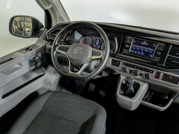 Volkswagen Caravelle T6 Рестайлинг с пробегом 2021 года, цена 4 740 000 рублей, 51000 км, минивэн, Автокод Объявления
