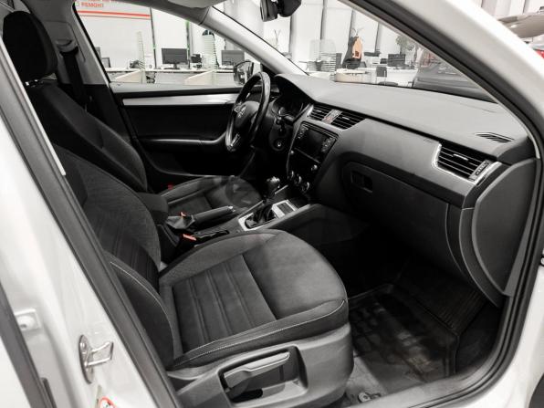 Skoda Octavia III (A7) Рестайлинг с пробегом 2019 года, цена 1 330 000 рублей, 221783 км, лифтбек, Автокод Объявления