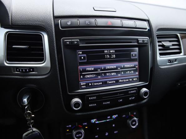Volkswagen Touareg II Рестайлинг с пробегом 2015 года, цена 2 100 000 рублей, 336282 км, внедорожник, Автокод Объявления