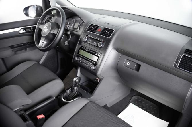 Volkswagen Touran I Рестайлинг 2 с пробегом 2010 года, цена 879 000 рублей, 222690 км, компактвэн, Автокод Объявления