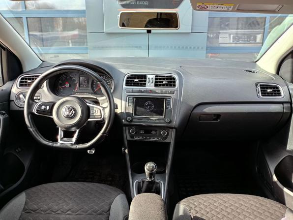 Volkswagen Polo V Рестайлинг с пробегом 2018 года, цена 955 200 рублей, 134254 км, седан, Автокод Объявления