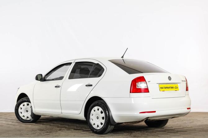 Skoda Octavia II (A5) Рестайлинг с пробегом 2012 года, цена 669 000 рублей, 372000 км, лифтбек, Автокод Объявления