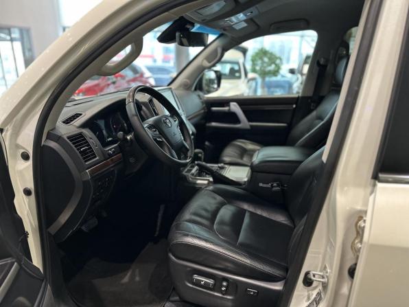 Toyota Land Cruiser 200 Series Рестайлинг 2 с пробегом 2017 года, цена 6 052 000 рублей, 167683 км, внедорожник, Автокод Объявления