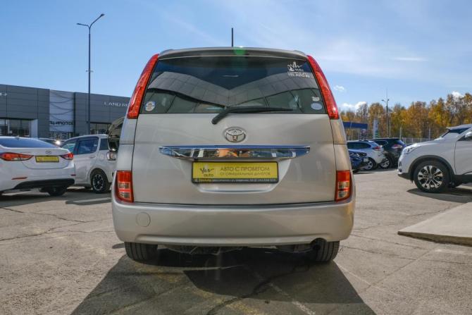 Toyota ISis I Рестайлинг с пробегом 2010 года, цена 997 000 рублей, 190000 км, компактвэн, Автокод Объявления