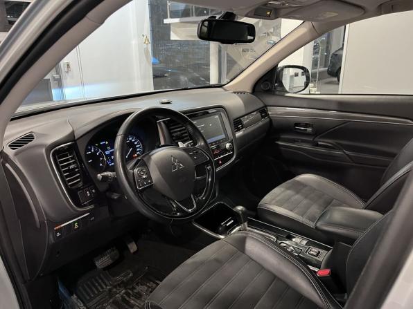 Mitsubishi Outlander III Рестайлинг 3 с пробегом 2021 года, цена 3 240 000 рублей, 61809 км, внедорожник, Автокод Объявления