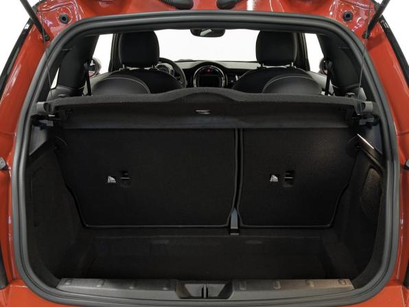 Mini Hatch III (F55/F56) Рестайлинг с пробегом 2021 года, цена 2 640 000 рублей, 11637 км, хэтчбек, Автокод Объявления