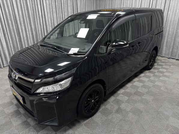 Toyota Voxy III (R80) Рестайлинг с пробегом 2018 года, цена 2 700 000 рублей, 88347 км, минивэн, Автокод Объявления
