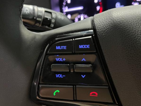 Hyundai Solaris II с пробегом 2018 года, цена 1 250 000 рублей, 122000 км, седан, Автокод Объявления