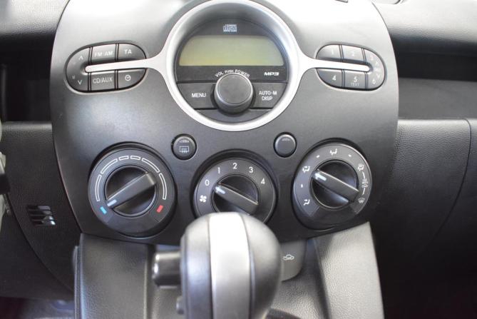 Mazda 2 II (DE) с пробегом 2009 года, цена 729 000 рублей, 67000 км, хэтчбек, Автокод Объявления