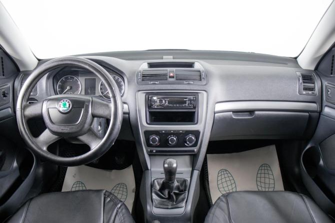 Skoda Octavia II (A5) Рестайлинг с пробегом 2011 года, цена 949 000 рублей, 268256 км, лифтбек, Автокод Объявления