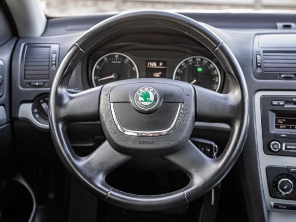 Skoda Octavia II (A5) Рестайлинг с пробегом 2012 года, цена 1 298 000 рублей, 62297 км, лифтбек, Автокод Объявления