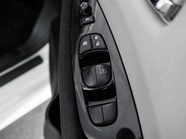 Nissan Leaf II (ZE1) с пробегом 2017 года, цена 1 740 000 рублей, 108264 км, хэтчбек, Автокод Объявления