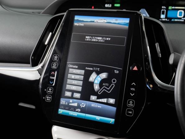 Toyota Prius IV (XW50) с пробегом 2017 года, цена 1 800 000 рублей, 311272 км, лифтбек, Автокод Объявления