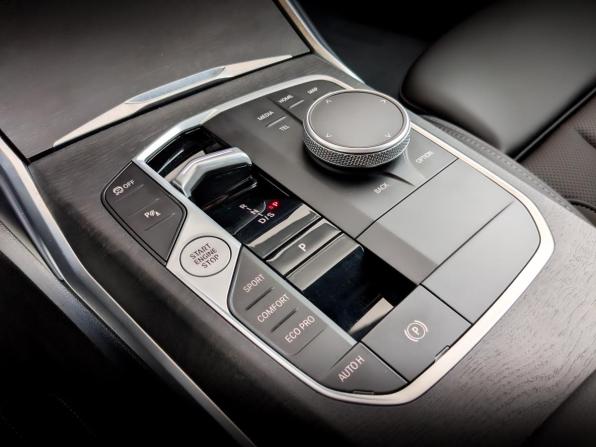 BMW 3 серии VII (G2x) Рестайлинг с пробегом 2024 года, цена 6 280 000 рублей, 26311 км, седан, Автокод Объявления