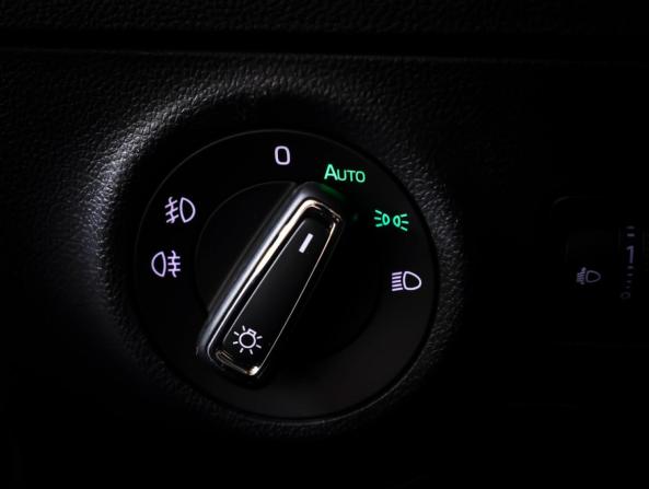 Skoda Karoq I с пробегом 2023 года, цена 2 590 000 рублей, 39330 км, внедорожник, Автокод Объявления