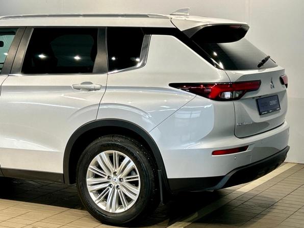 Mitsubishi Outlander IV с пробегом 2023 года, цена 3 727 000 рублей, 4661 км, внедорожник, Автокод Объявления