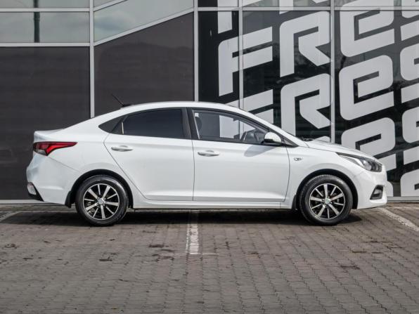 Hyundai Solaris II с пробегом 2018 года, цена 1 345 000 рублей, 118284 км, седан, Автокод Объявления