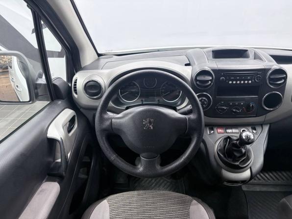 Peugeot Partner II с пробегом 2011 года, цена 729 900 рублей, 229605 км, компактвэн, Автокод Объявления