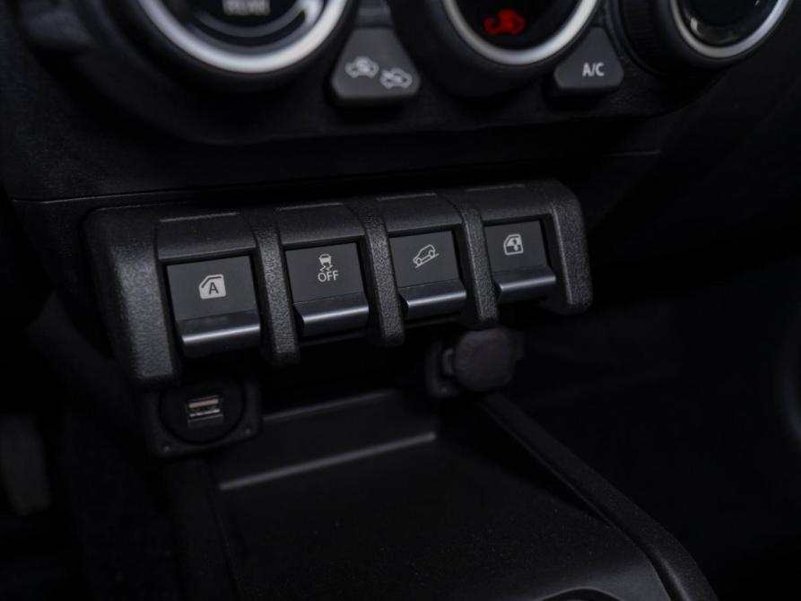 Suzuki Jimny IV Москва  - изображение 16