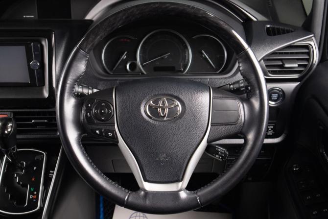 Toyota Esquire I с пробегом 2015 года, цена 2 569 000 рублей, 157232 км, минивэн, Автокод Объявления