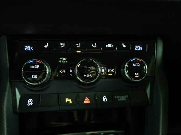 Skoda Karoq I с пробегом 2020 года, цена 2 549 000 рублей, 103000 км, внедорожник, Автокод Объявления