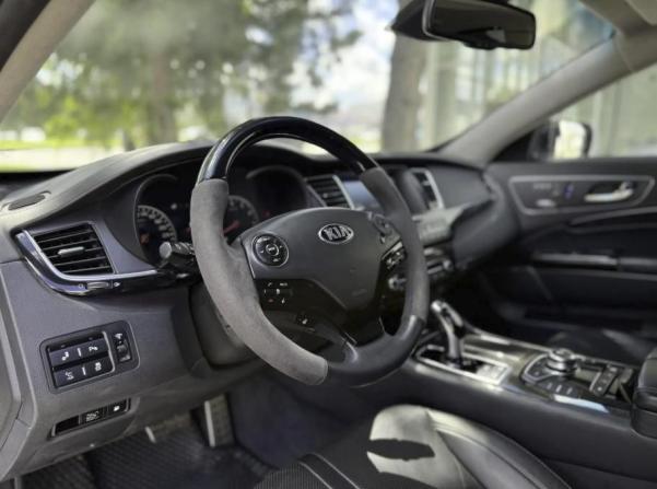 Kia Quoris I Ресталинг 2 с пробегом 2017 года, цена 1 770 000 рублей, 89027 км, седан, Автокод Объявления