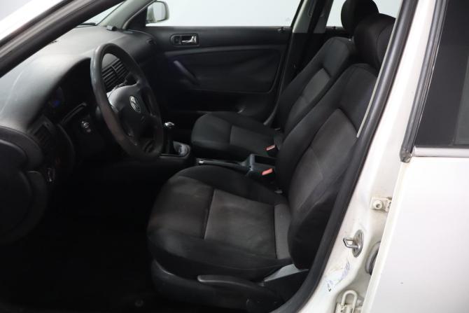Volkswagen Passat B5 Рестайлинг с пробегом 2002 года, цена 389 000 рублей, 379000 км, универсал, Автокод Объявления