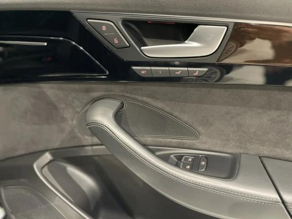 Audi A8 III (D4) Рестайлинг с пробегом 2015 года, цена 2 240 000 рублей, 232576 км, седан, Автокод Объявления