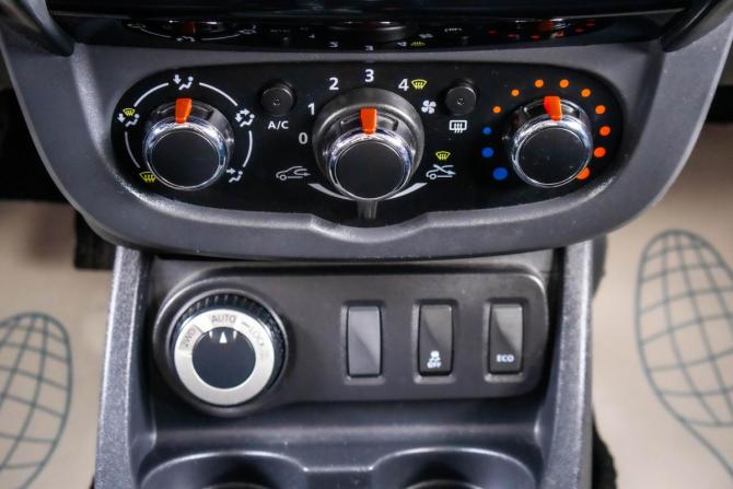 Renault Duster I Рестайлинг с пробегом 2015 года, цена 1 239 000 рублей, 176000 км, внедорожник, Автокод Объявления