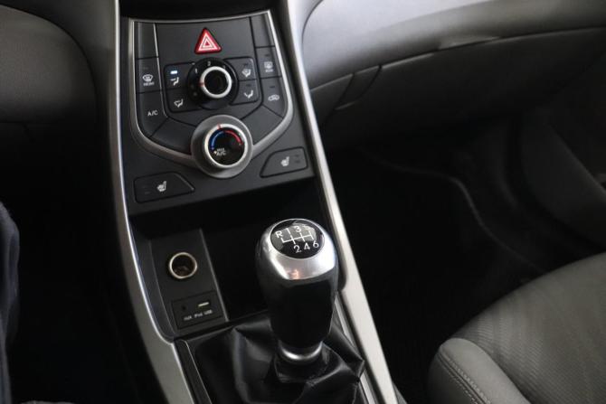Hyundai Elantra V (MD) Рестайлинг с пробегом 2015 года, цена 1 089 000 рублей, 172964 км, седан, Автокод Объявления